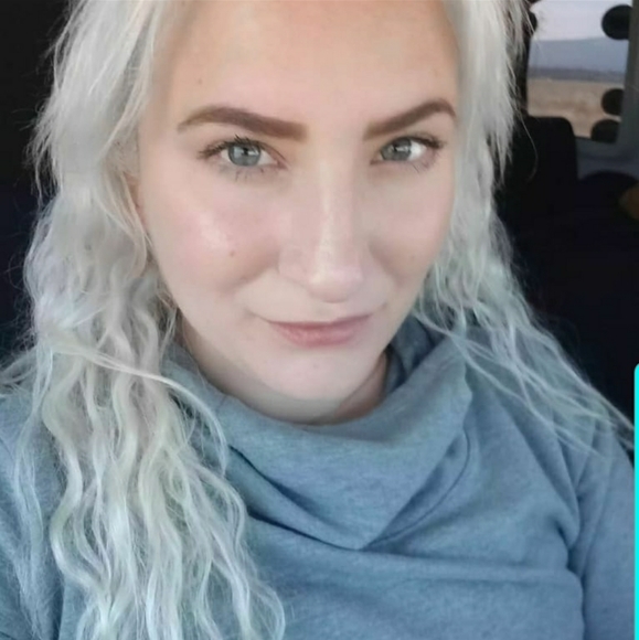 Meet your Posher, Lisa - Picture 5 of 5